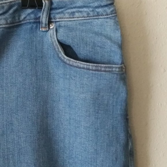ASOS DESIGN CURVE High Rise 5 Pocket Straight Leg Med. Wash Jeans Size 18 - Picture 3 of 6